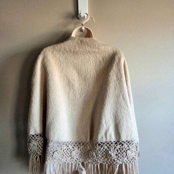 Alpaca Camargo open poncho/shawl. - Picture 2 of 8